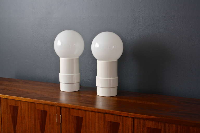 Pair of Mid-Century Modern Ceramic Globe Table Lamps 1