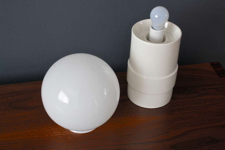 Pair of Mid-Century Modern Ceramic Globe Table Lamps 3
