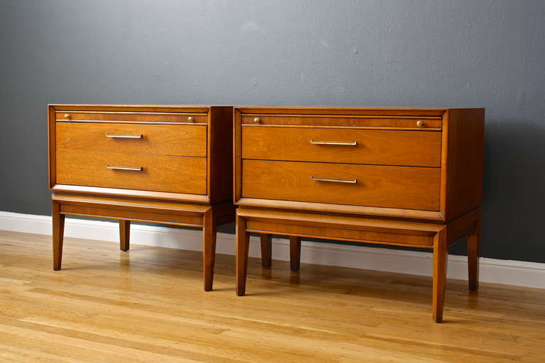 Mid-Century Modern Pair of Vintage Mid-Century Night Stands by Drexel