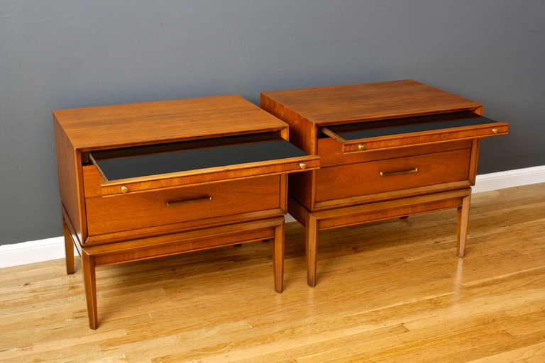 20th Century Pair of Vintage Mid-Century Night Stands by Drexel