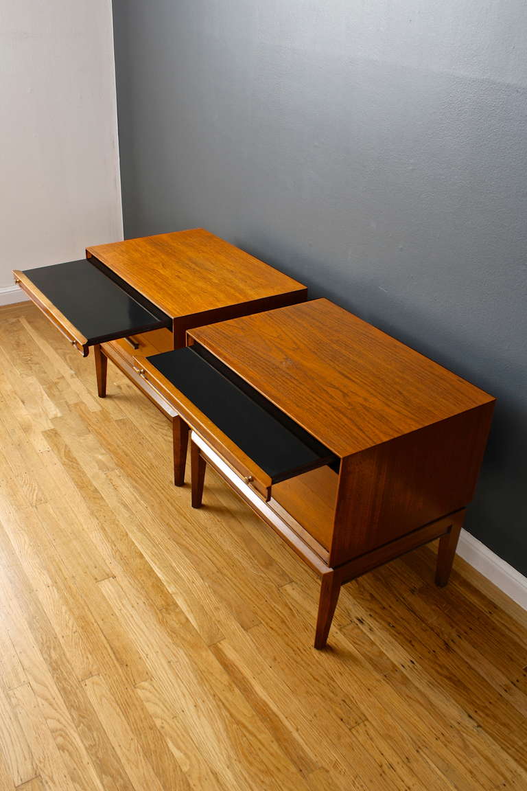 Walnut Pair of Vintage Mid-Century Night Stands by Drexel