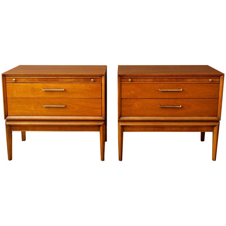 Pair of Vintage MidCentury Night Stands by Drexel at 1stdibs