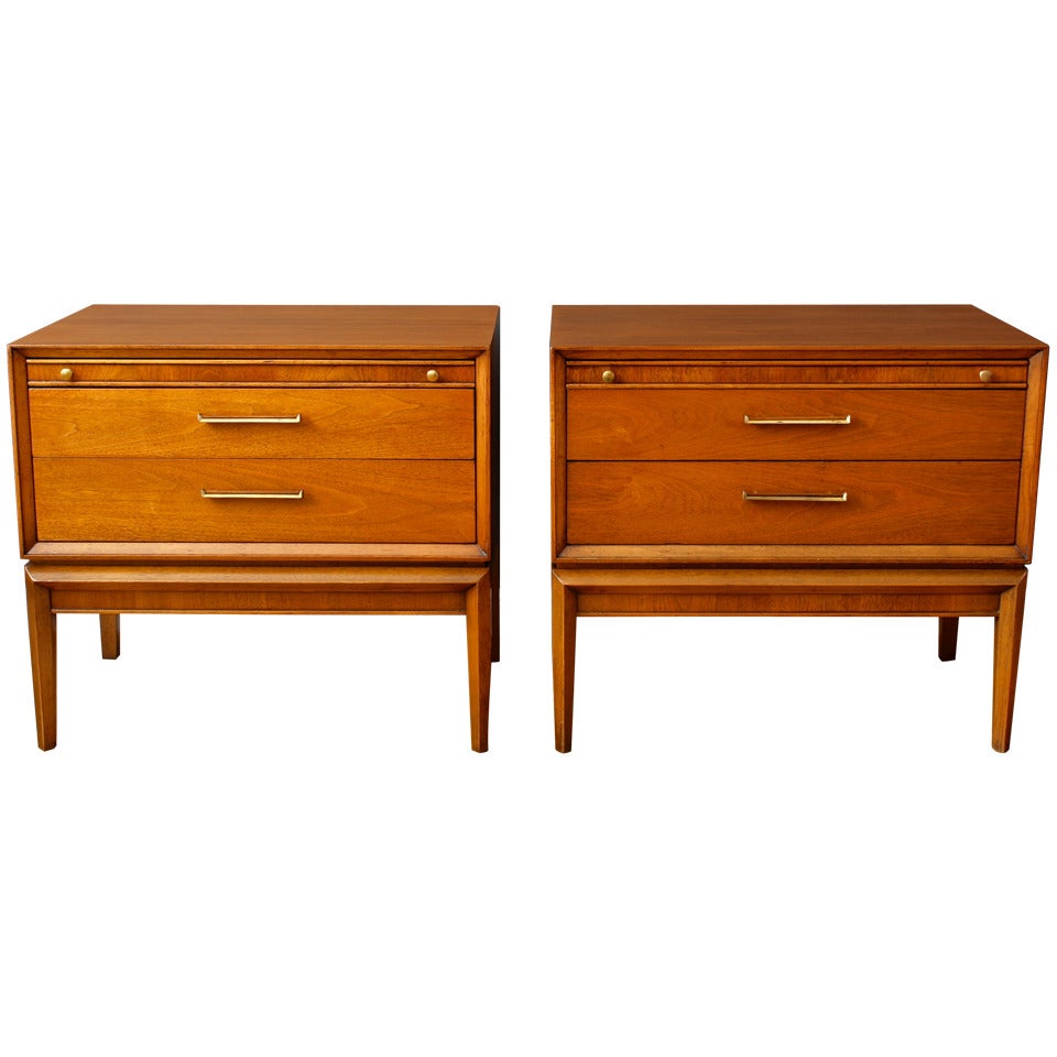 Pair of Vintage Mid-Century Night Stands by Drexel