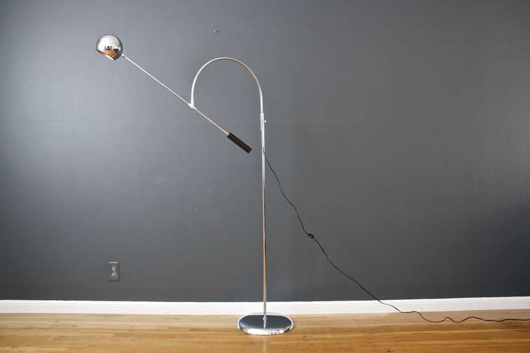 This is a vintage 'Orbiter' floor lamp designed by Robert Sonneman.
The 5.5
