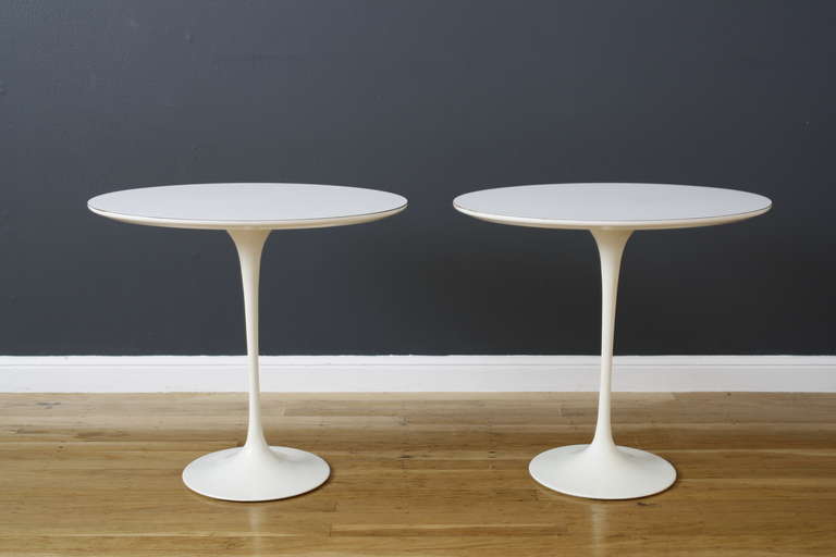 Mid-Century Modern Pair of Vintage Eero Saarinen Oval Tulip Side Tables for Knoll