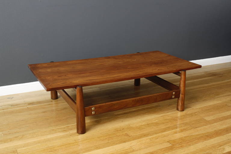 This vintage coffee table is by Jean Gillon for Móveis Cimo, Brazil. It is made of Brazilian jacaranda (rosewood) and has brass accents.