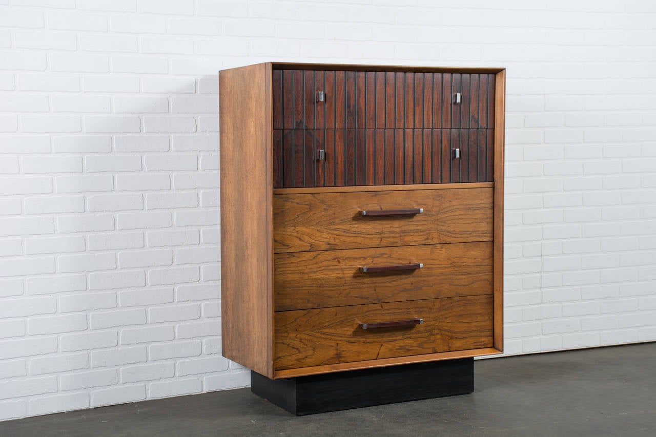 This Mid-Century Modern dresser by Lane features fives drawers. It is oak and rosewood with chrome and rosewood pulls.