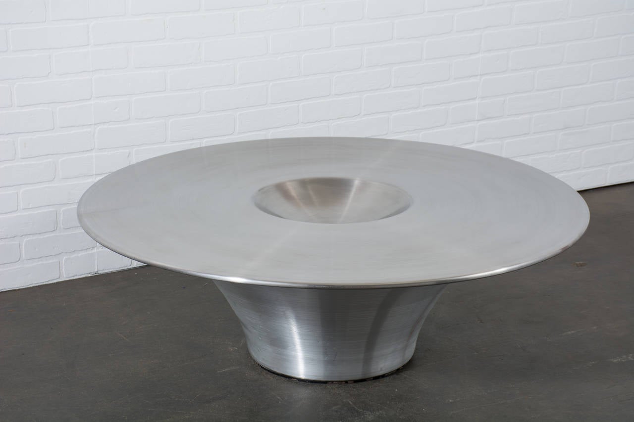 This Alien coffee table by Cattelan Italia was designed by Yasuhiro Shito and made in Italy. It has an aluminum/stainless steel finish. Perfect for use with a curved or sectional sofa.