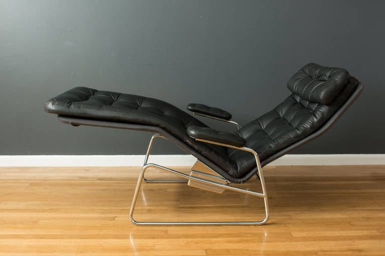 Vintage Mid-Century Tufted Leather Chaise by Dux 2