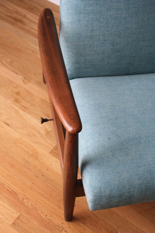 Mid-Century Modern Recliner by Milo Baughman 4