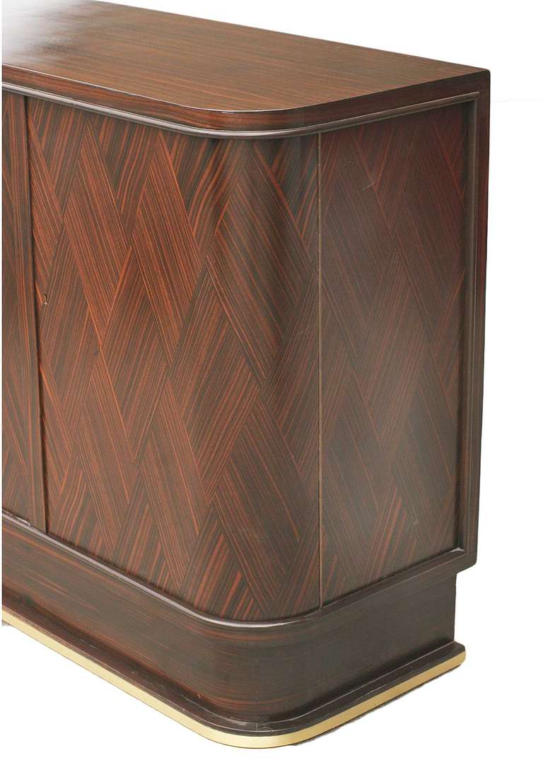 Contact Us When the time comes to furnish your new home or change the style of your existing living room, you deserve the best furniture for your budget. We have a large selection of sofas, sectionals, loveseats and chairs in a variety of colors and styles. If you have a traditional décor, Art Van Home has you covered.