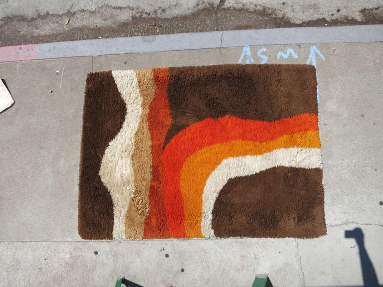 Circa 1970 shag area rug with abstract design in various shades of red, Brown, White and orange. Nice smaller size for accenting a part of a room.

Tag states Woven in West Germany

71