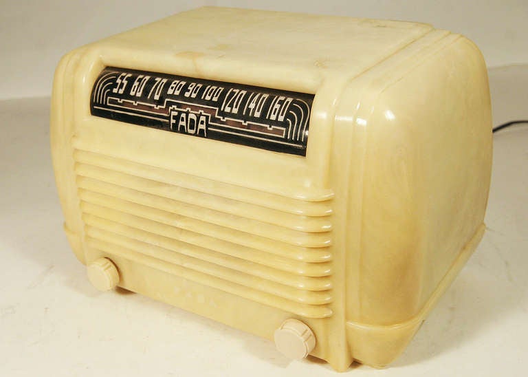 Art Deco 1946 Fada 605 White Celluloid AM Tube Radio