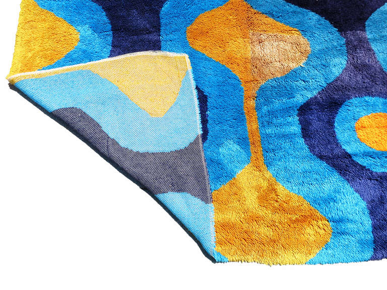 Large California Hand Hooked Abstract Shag Area Rug In Good Condition In Van Nuys, CA