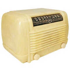Vintage 1946 Fada 605 White Celluloid AM Tube Radio