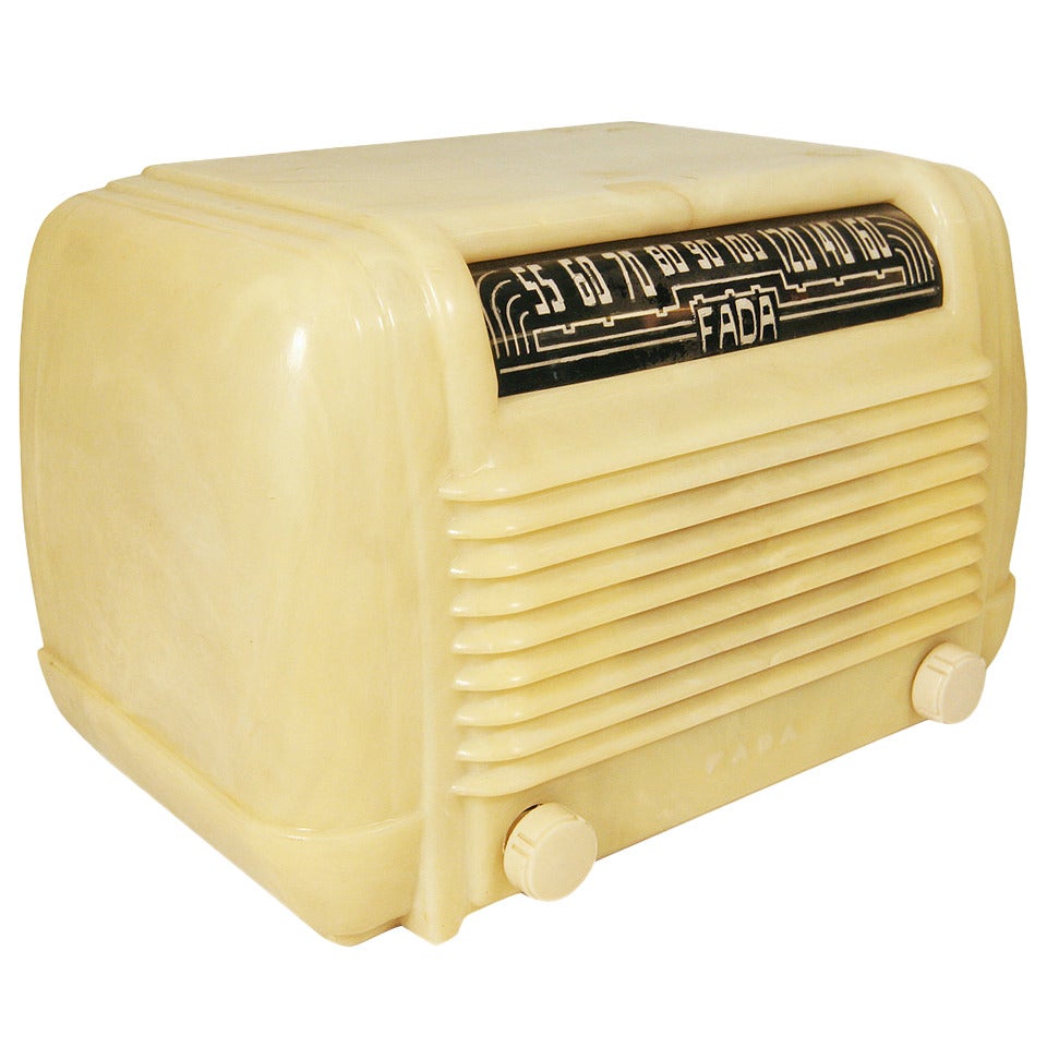 1946 Fada 605 White Celluloid AM Tube Radio