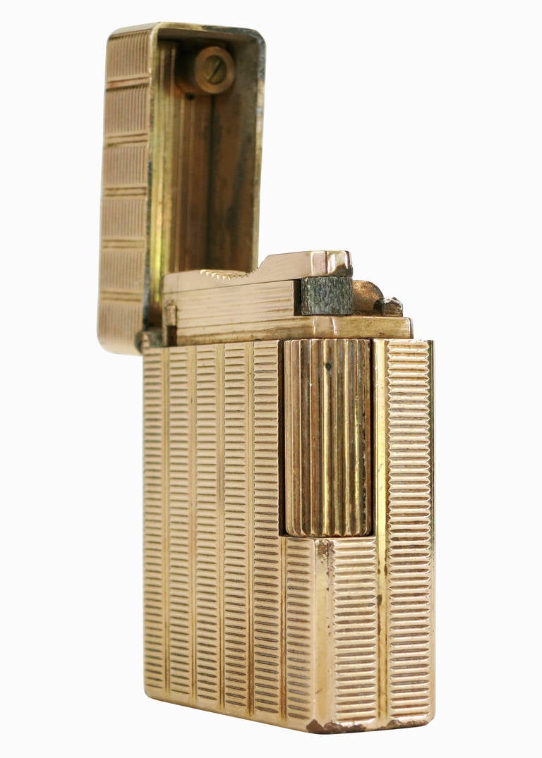 Heavy gauge 14kt 20 Micron gold plated Line 1 Range lighter by S.T. Dupont in Paris, France. The lighter features a rare Horizontal line pattern. When you need to dress things up this lighter with compliment the occasion.

Marked Stamped 