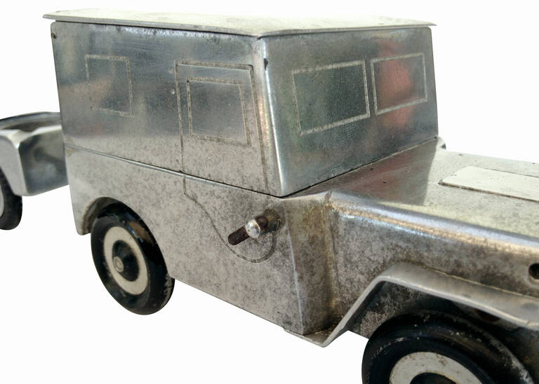 Milieu du XXe siècle Ensemble étui à cigarettes:: briquet et cendrier pour Jeep de la Seconde Guerre mondiale:: usiné à la main