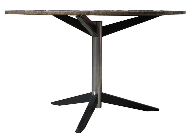 Danish made model Te06 designed by Martin Visser for 't Spectrum, This round Italian marble dining table has a forty-eight inch diameter marble top with a chromed steel neck and enameled black table base. A unique piece of Mid Century designed done