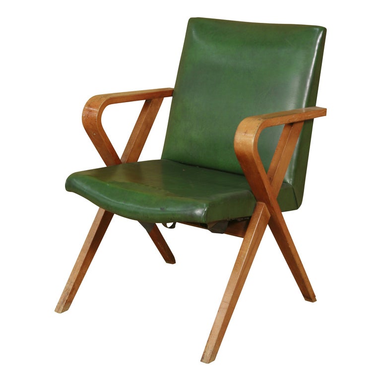 This pair of mid-century modern angular bentwood armchairs by Thonet feature their original green vinyl upholstery.

* Additional chairs available. Please inquire with showroom for further details.