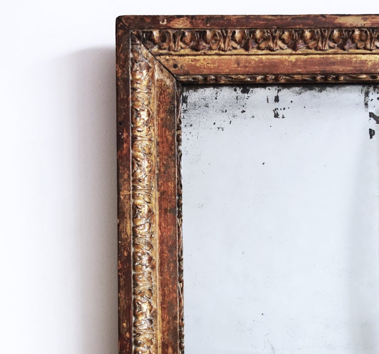 Italian Late 18th-Early 19th Century Carved and Gilded Mirror In Good Condition In New York, NY