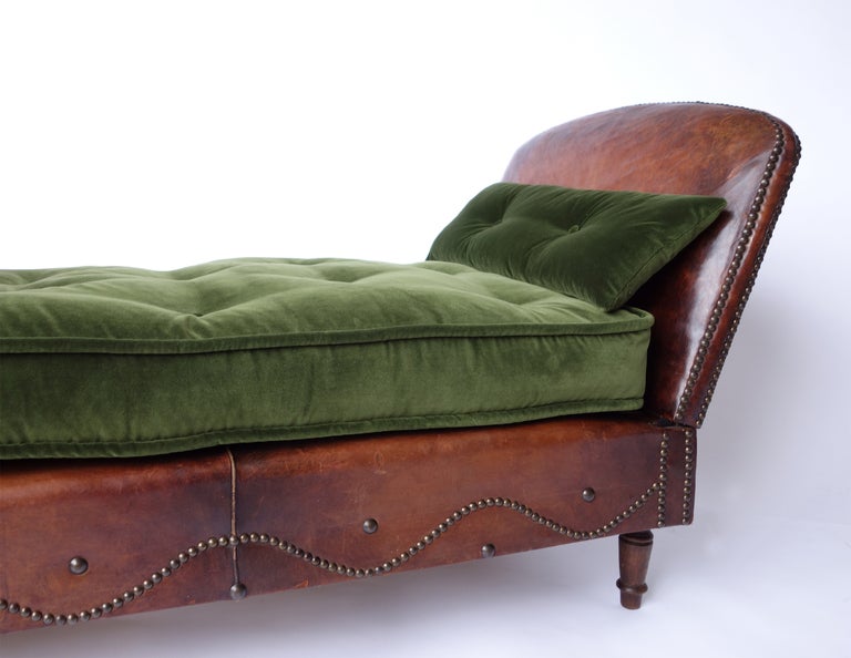 French Leather Daybed with Reclining Sides In Excellent Condition In New York, NY
