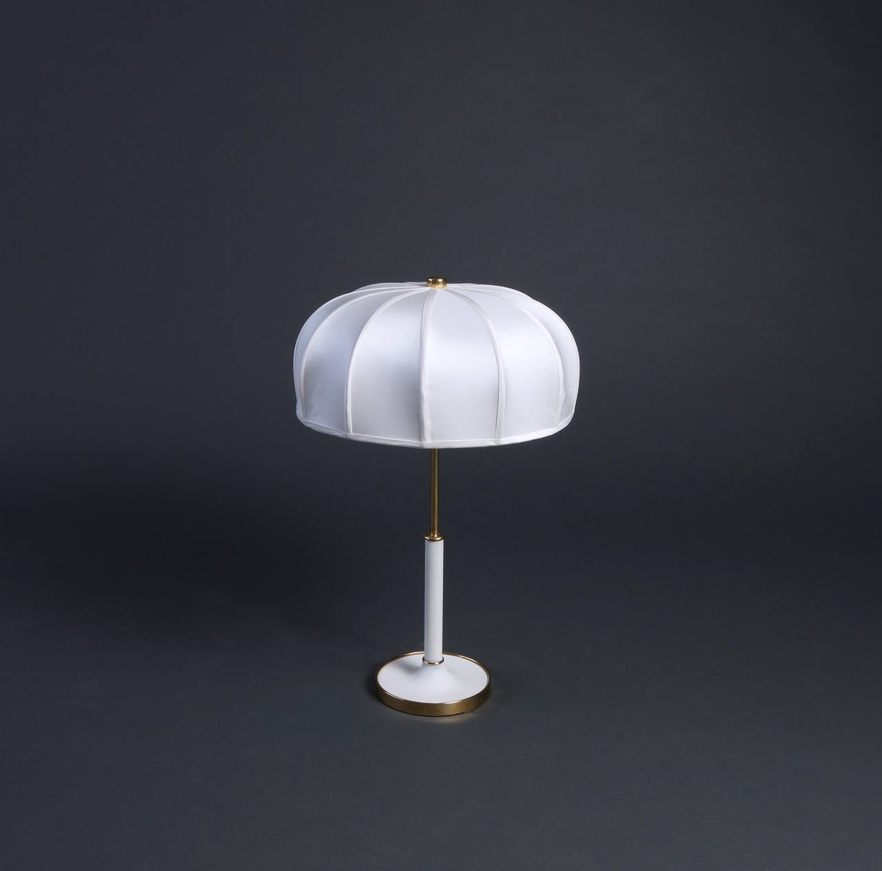 A chic and playful table lamp with a slender brass and enamel base and a silk dome shade. 

Dimensions include shade.
