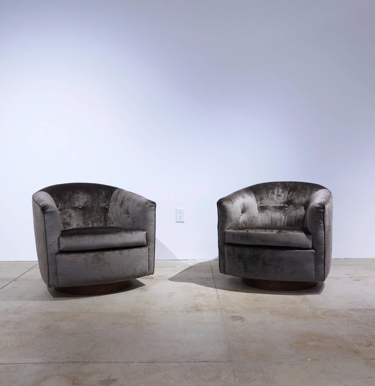 American Pair of Swivel Chairs by Milo Baughman