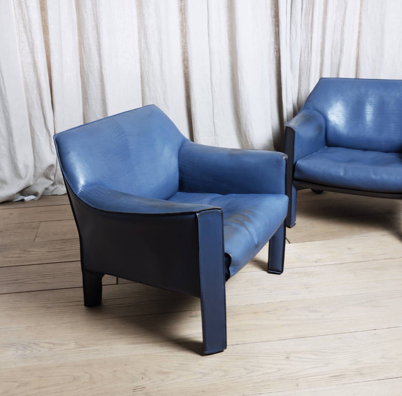 Pair of Bellini Cab Club Chairs in a Rare Custom Blue In Excellent Condition In New York, NY