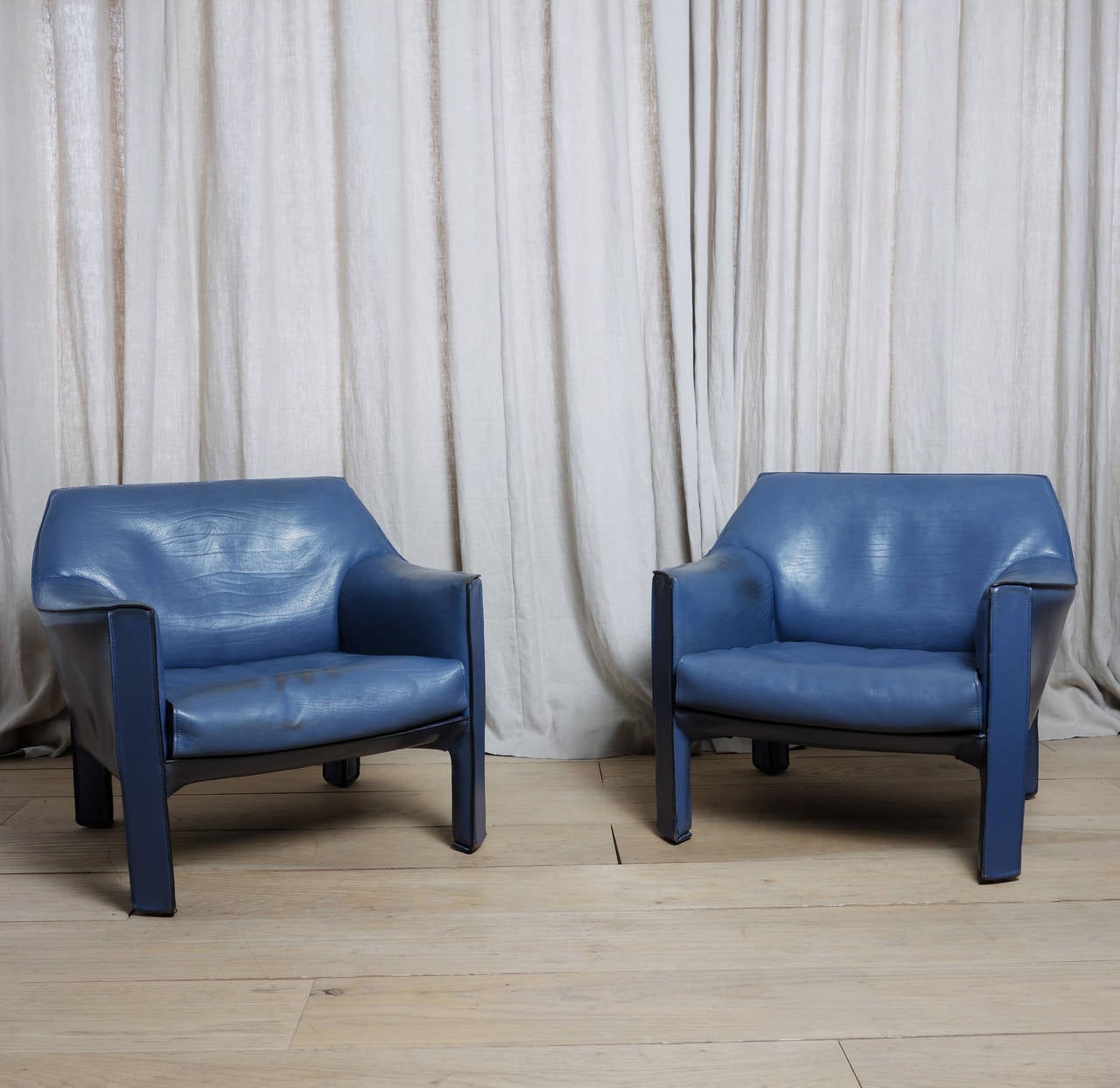 For the Cab series, Mario Bellini engineered a design whereby an enameled steel frame is wrapped in Dual-layered leather. We have never seen the club chair in this gorgeous blue. The thick, soft bull's hide has achieved a wonderful patina. The