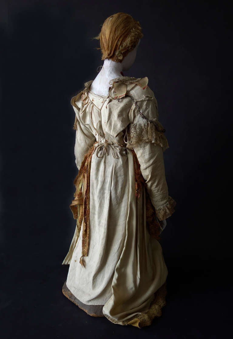 Grande Santo francese policromo con costume originale In condizioni deteriorate in vendita a Long Island City, NY