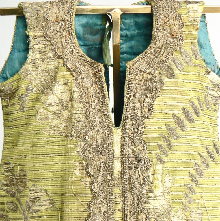 18th Century and Earlier 18th Century Brocade Image Robe For Sale