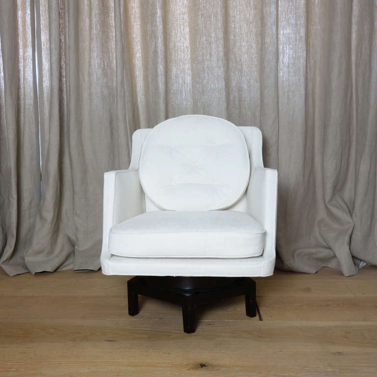 Swivel Armchair by Edward Wormley for Dunbar In Excellent Condition In New York, NY