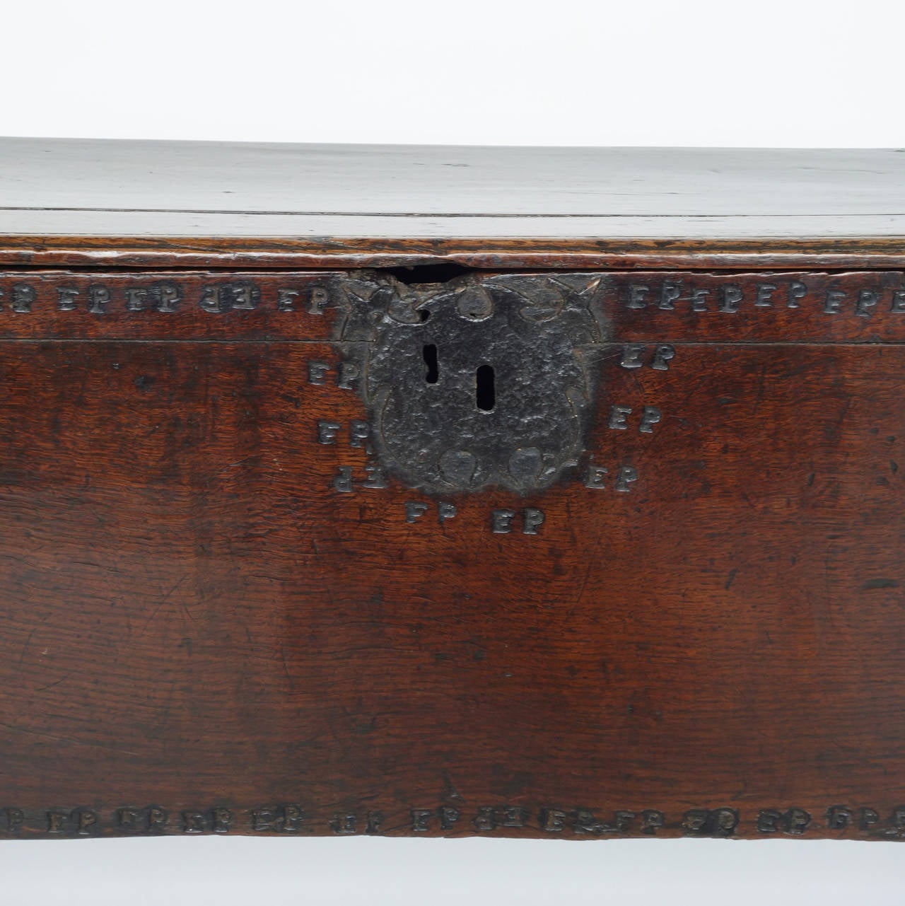 Interesting Early 17th Century English Oak Chest In Good Condition In New York, NY