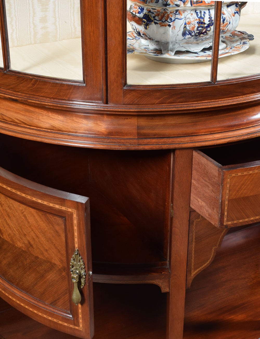 Mahogany Sheraton Revival Bowed Display Cabinet In Excellent Condition In Cheshire, GB