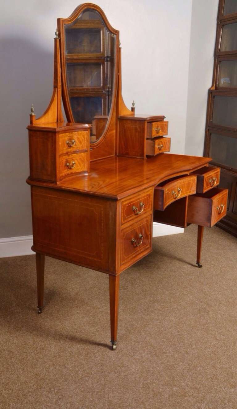 Edwardian Inlaid Mahogany Vanity or Dressing Table
