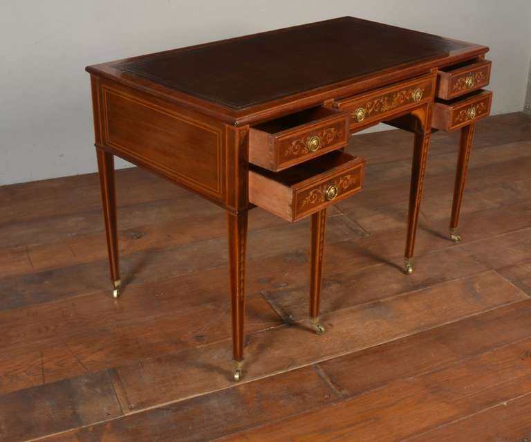 Mahogany Satinwood Banded and Marquetry Desk by Edwards & Roberts In Good Condition In Cheshire, GB