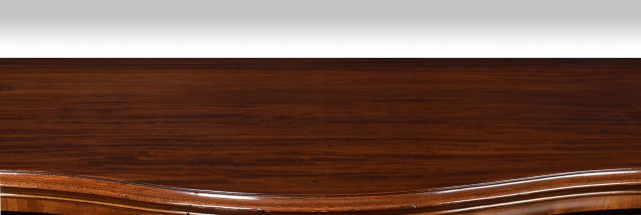 Mahogany Serpentine Fronted Sideboard In Good Condition In Cheshire, GB