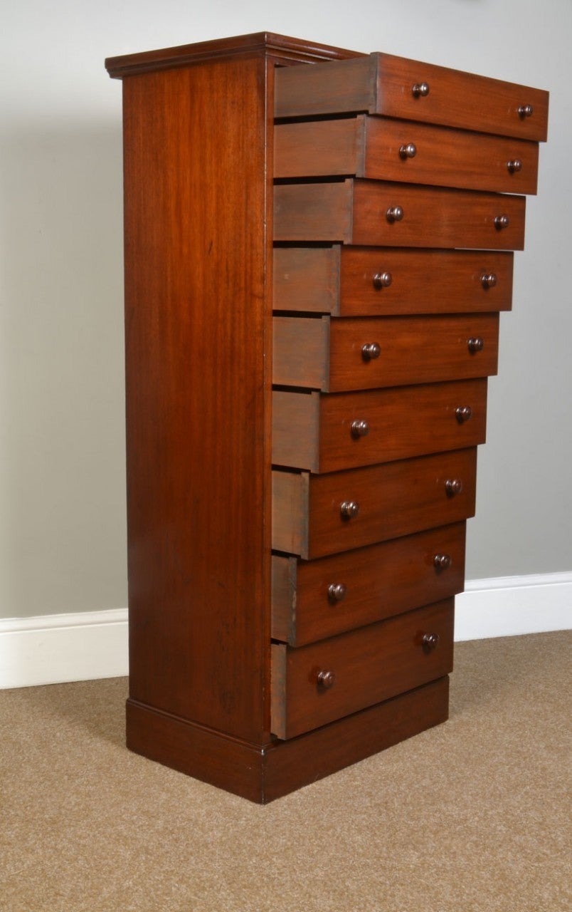 Mahogany chest, the rectangular top above nine graduated short drawers with mahogany turned handles, raised on a plinth base

Dimensions

Height 52.5 Inches

Width 22 Inches

Depth 16 Inches