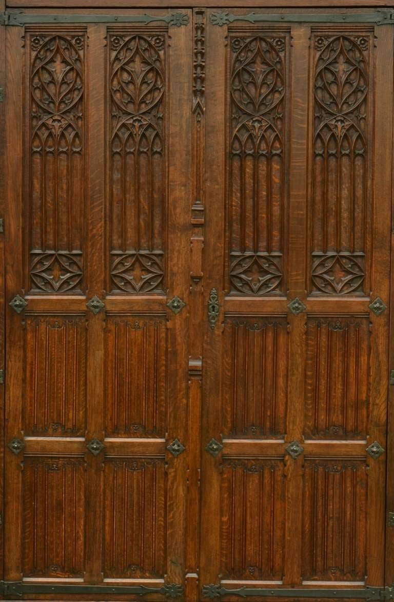Large Gothic revival oak wardrobe In Excellent Condition In Cheshire, GB