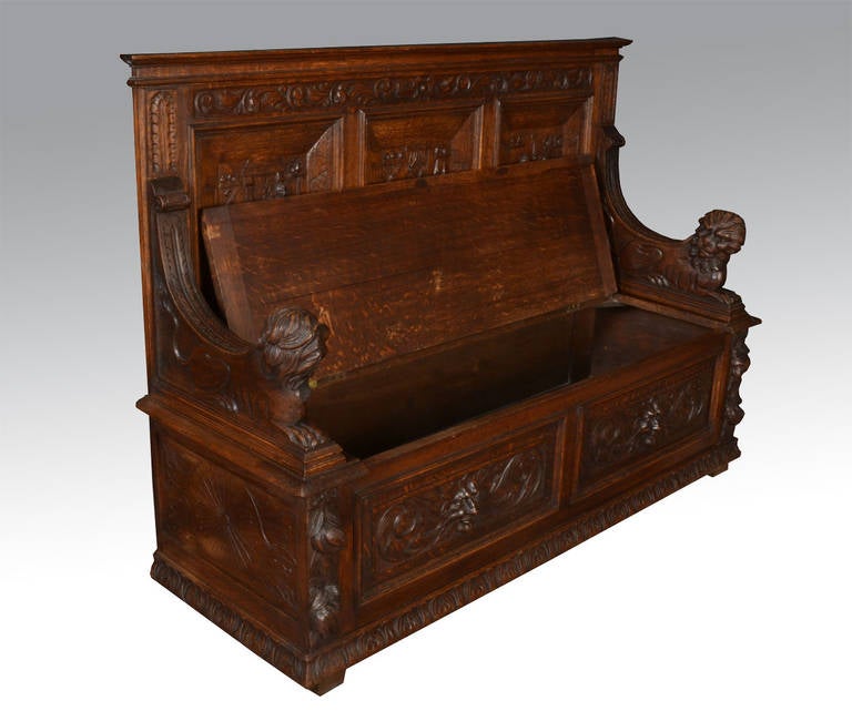 Carved Oak Hall Settle In Good Condition In Cheshire, GB