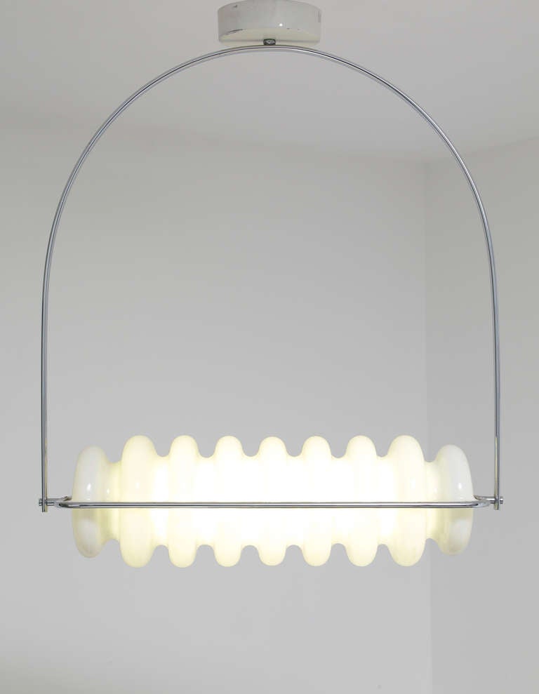 PRODUCER : Poltronova
No longer produced

Circular fixing in white lacquered metal, stems in chromed metal, and lampshade made of 2 parts in perspex

Bibliography :
1000 lights Vol. 2, C. & P. Fiell, Éditions Taschen, 2005, p.223