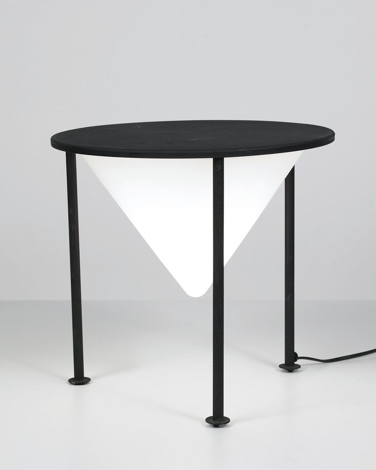 PRODUCER : Trois suisses
No longer produced

Bibliography :
— « Philippe Starck », éditions Taschen, p.79.
— The Complete Designers’ Lights (1950-1990), Clémence & Didier Krzentowski, JRP Ringier, 2012, p.336