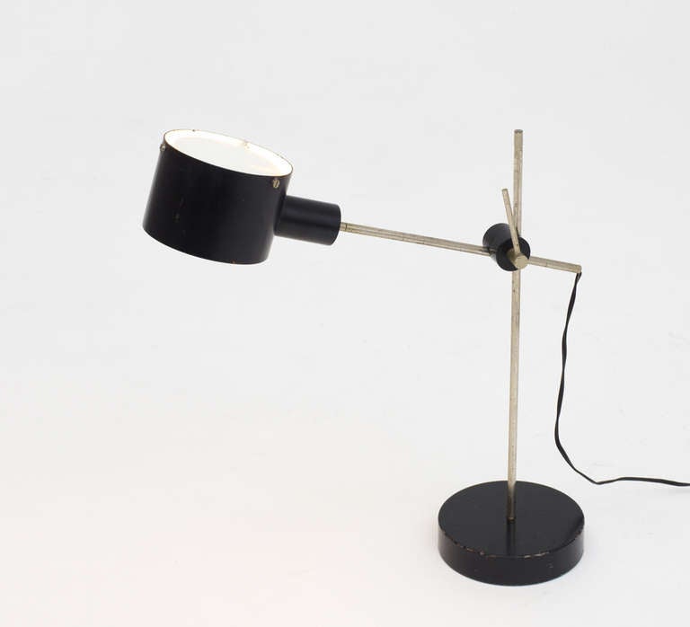 Black lacquered metal base, black lacquered metal lampshade and movable arm in nickel
Height: 40 cm, Length: 32 cm, Base diameter: 11 cm, lampshade diameter: 8,5 cm

O'Luce Catalogue 1967, p.37