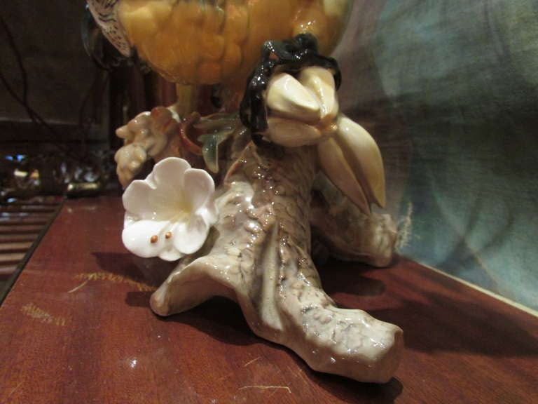 20th C Huge German Porcelain Parrot Statue Lorenz Hutschenreuther kunstabteilung In Excellent Condition In Lyon, RH-Alps