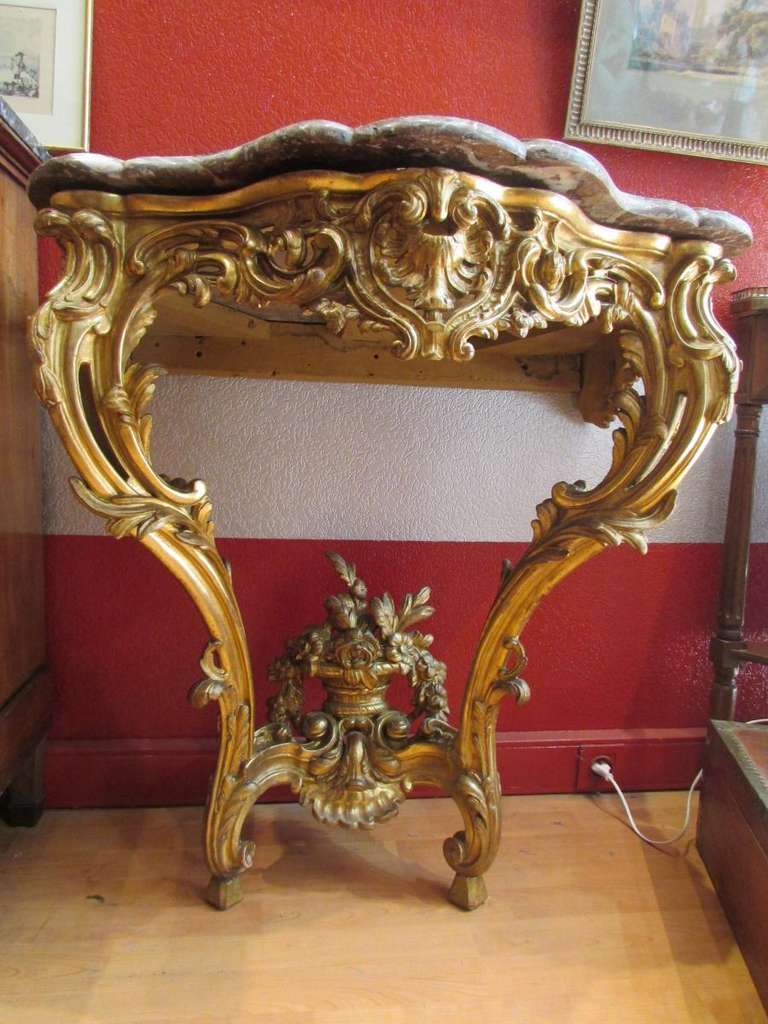 19th century console table in carved giltwood

Napoleon III 

Louis XV style 

Top in red marble

Very nice quality of carving especially the central bunch

Very good condition