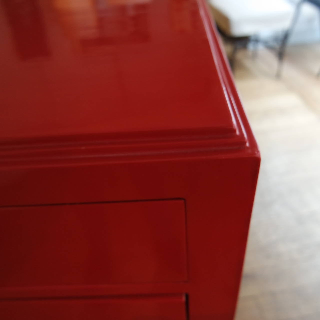 Mid-20th Century Beautiful Red Lacquered Chest of Drawers