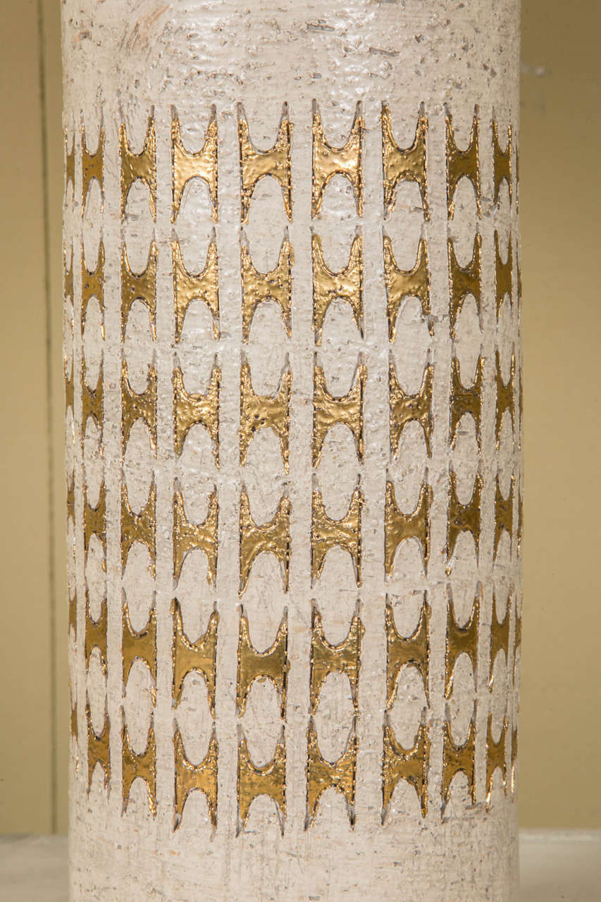 Swedish Pair of Bergboms Ivory Glazed and Gold Ceramic Table Lamps, Sweden, circa 1960 For Sale