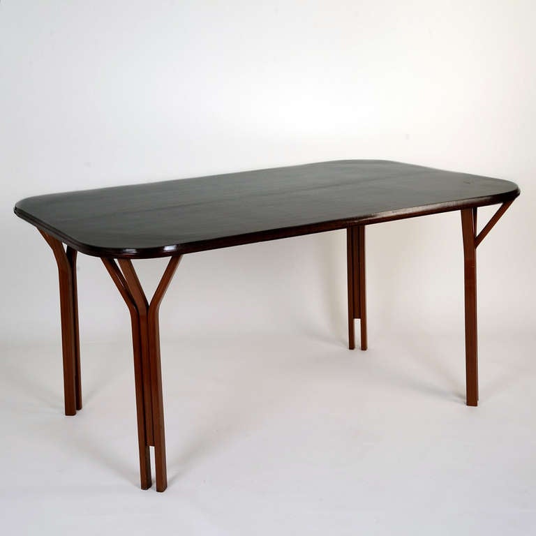 Table designed by Vittorio Gregotti, Lodovico Meneghetti and Giotto Stoppino, manufactured by Sim in 1959. Wooden top, plywood feet.