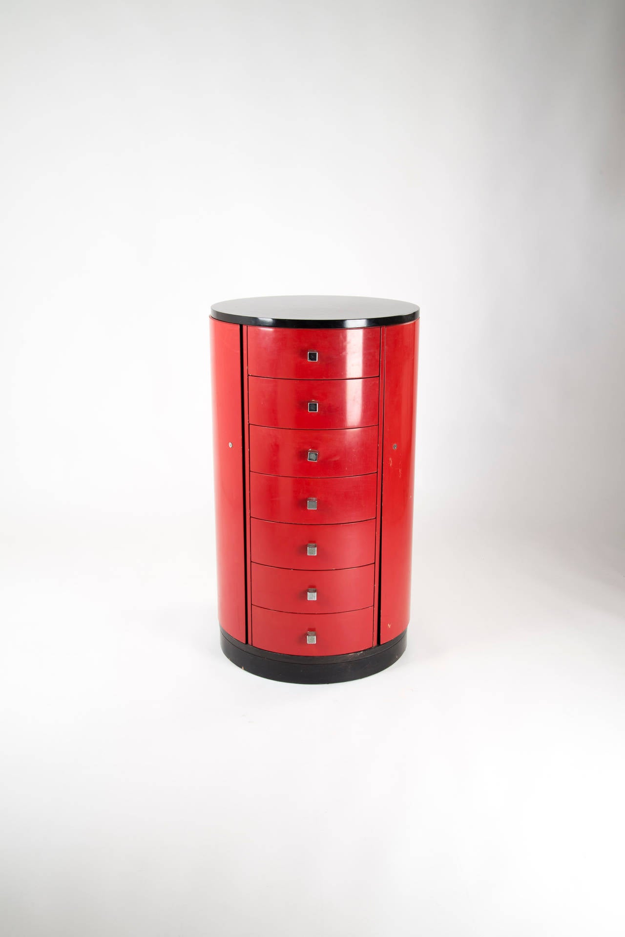 Extraordinary cabinet designed by Ico Parisi for Longhi in 1967. Red and black lacquered wooden structure, seven drawers, chrome-plated metal handles. Max diameter with open wings cm 144.